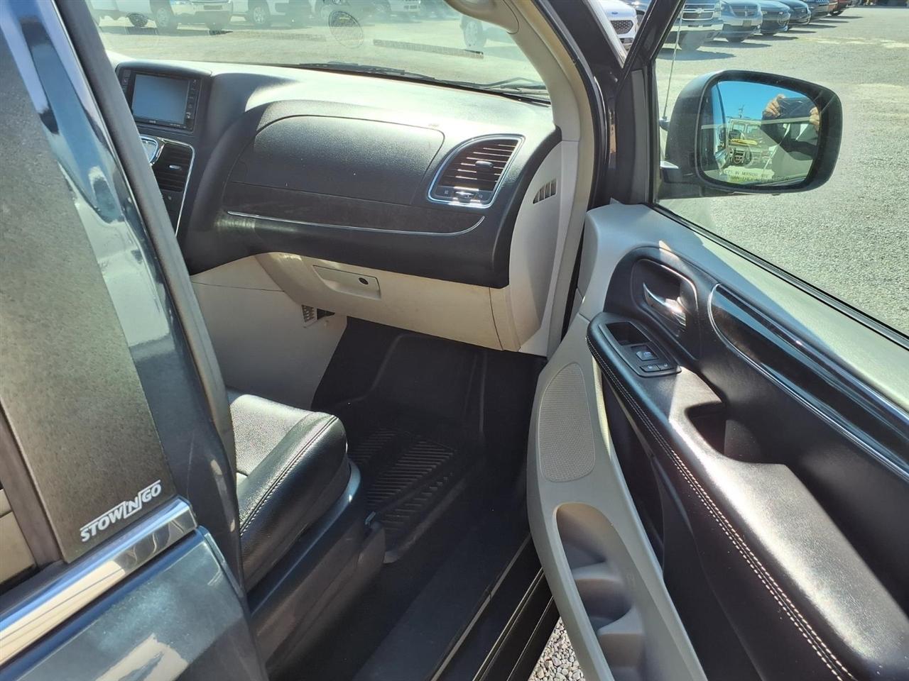 Chrysler Town & Country 4dr Wgn Touring 2014