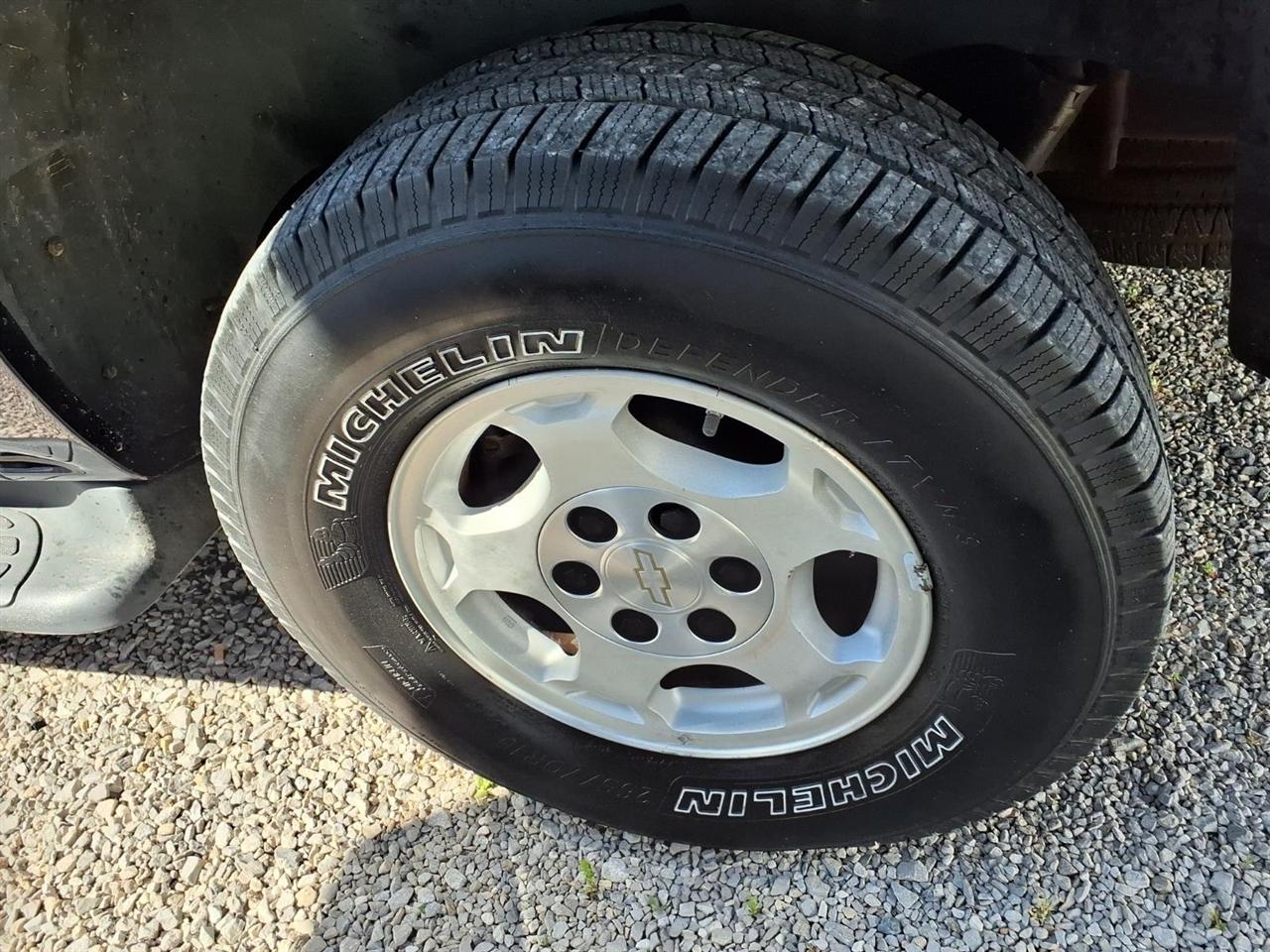 Chevrolet Suburban 4dr 1500 LS 2005