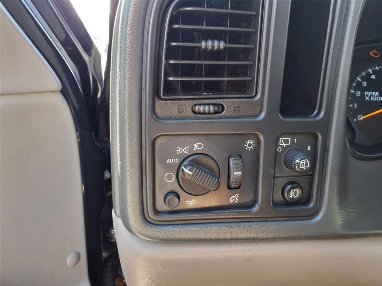 Chevrolet Suburban 4dr 1500 LS 2005