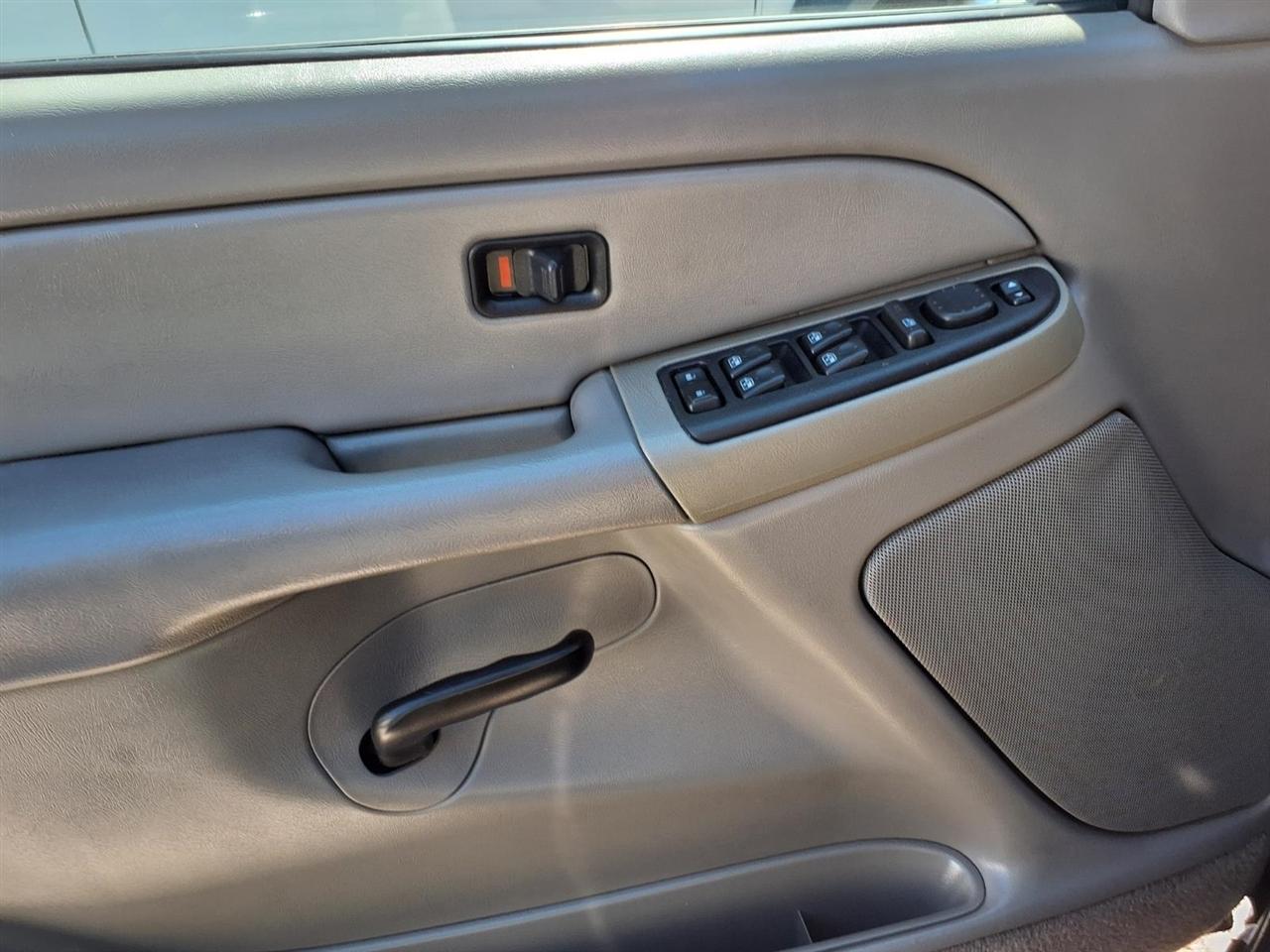 Chevrolet Suburban 4dr 1500 LS 2005