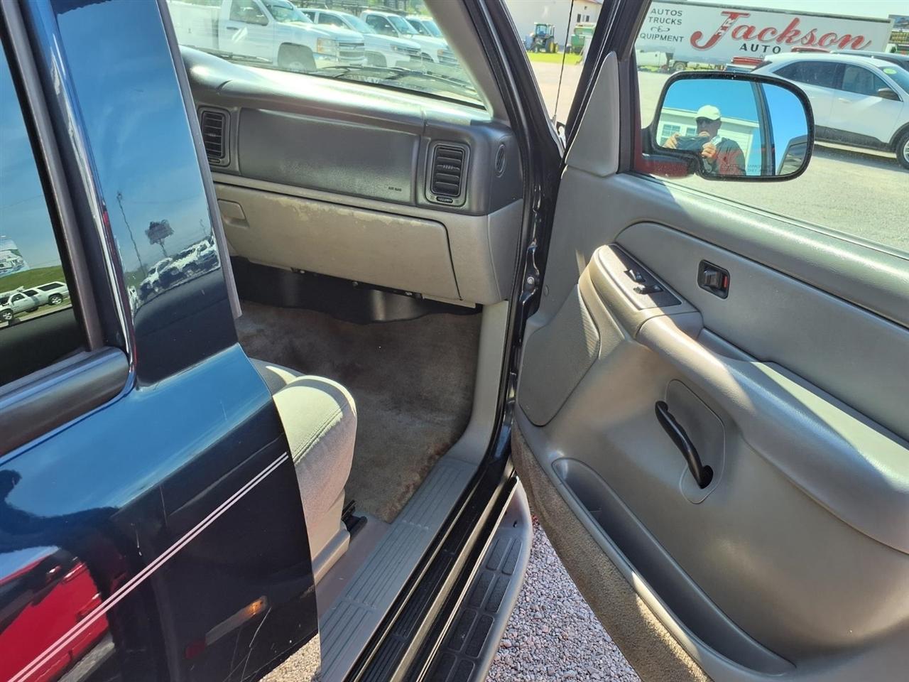 Chevrolet Suburban 4dr 1500 LS 2005