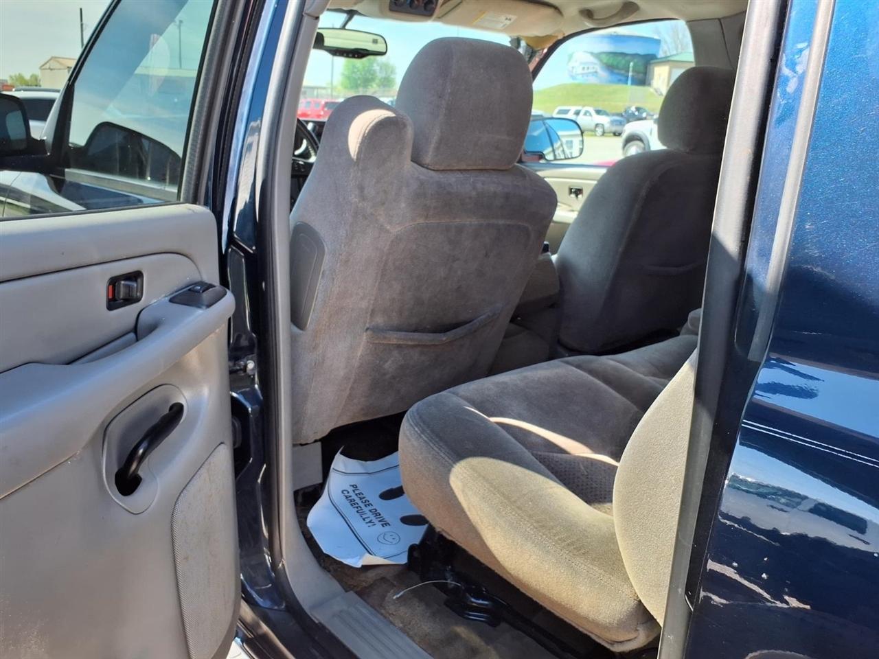 2005 Chevrolet Suburban LS - Photo 19