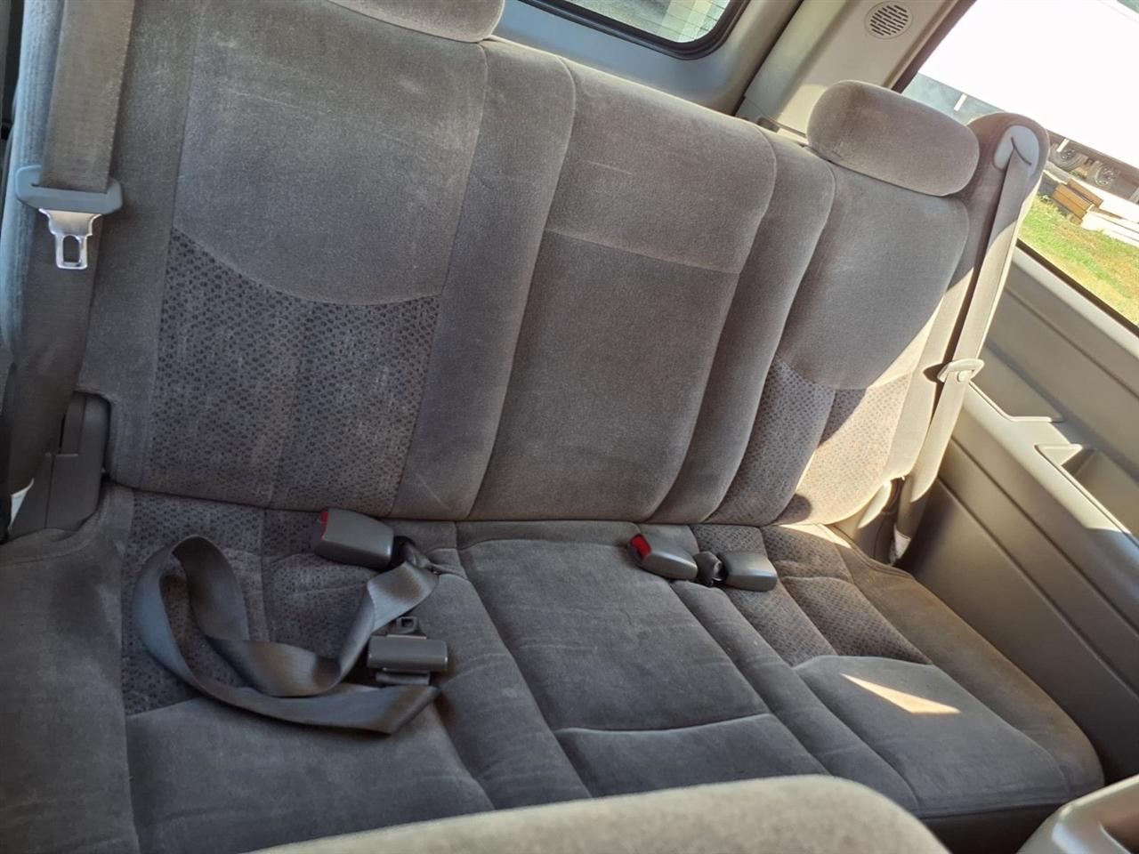 2005 Chevrolet Suburban LS - Photo 26
