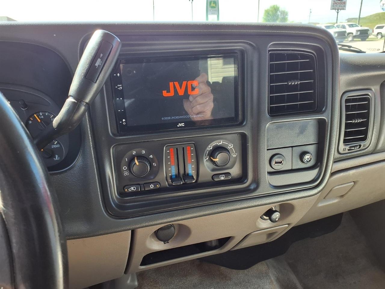 2005 Chevrolet Suburban LS - Photo 13