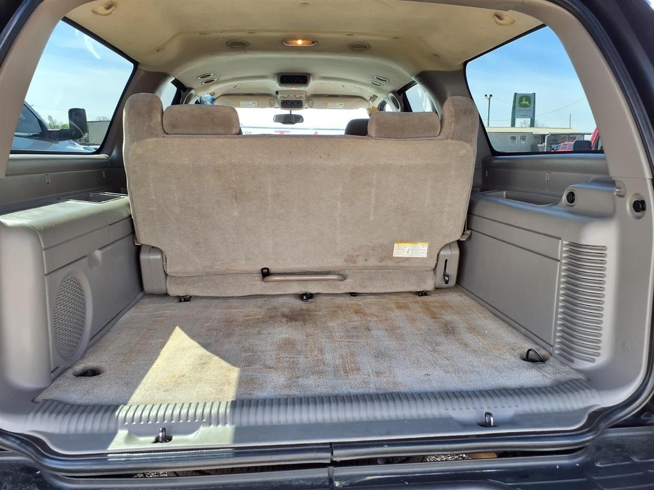 2005 Chevrolet Suburban LS - Photo 21