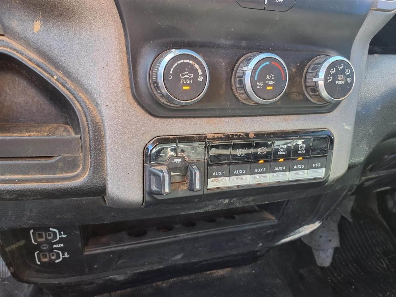 RAM 5500 Chassis Cab Tradesman 4x2 Reg Cab 60" CA 144.5" WB 2019