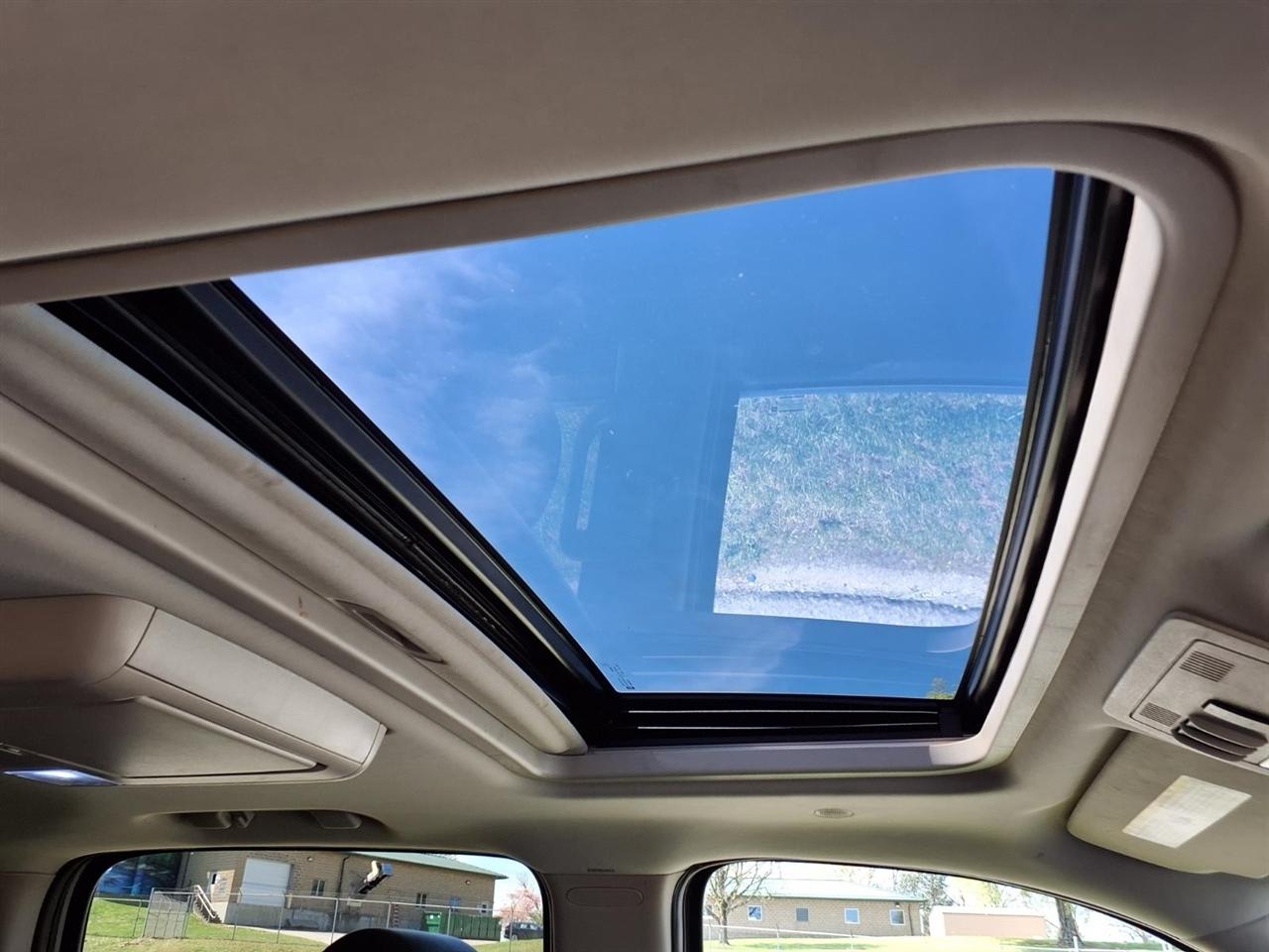 Chevrolet Suburban 4WD 4dr 1500 LTZ 2011