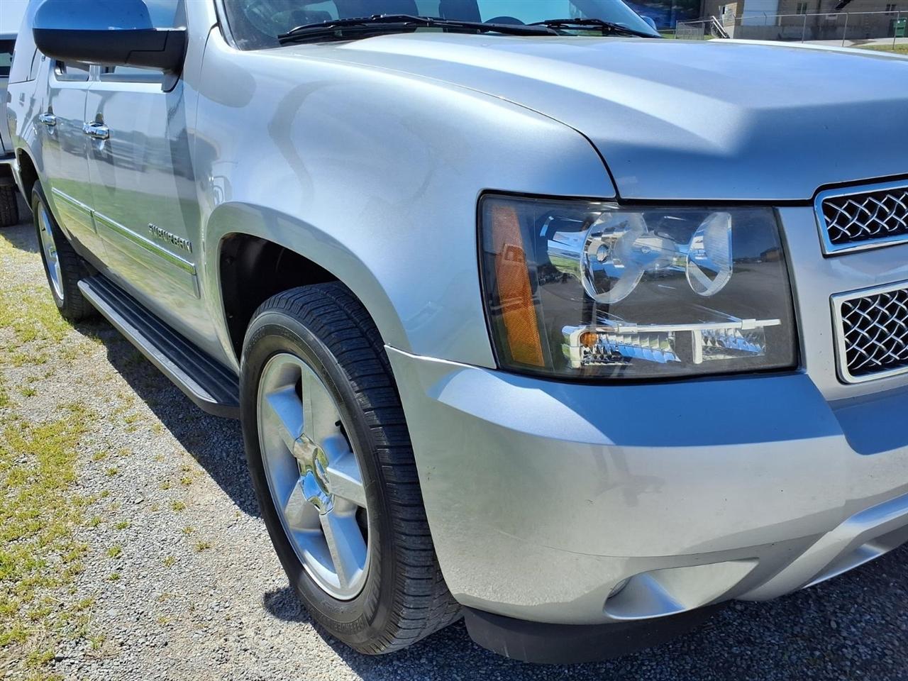 Chevrolet Suburban 4WD 4dr 1500 LTZ 2011
