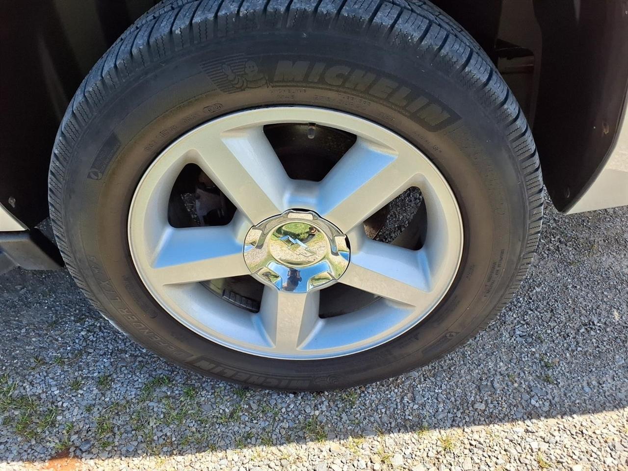 Chevrolet Suburban 4WD 4dr 1500 LTZ 2011