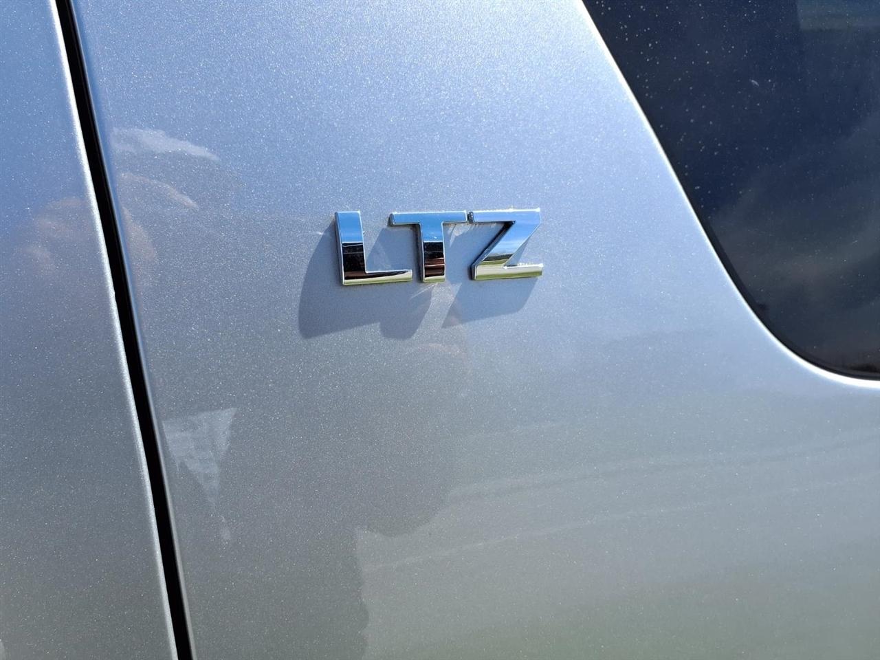 Chevrolet Suburban 4WD 4dr 1500 LTZ 2011