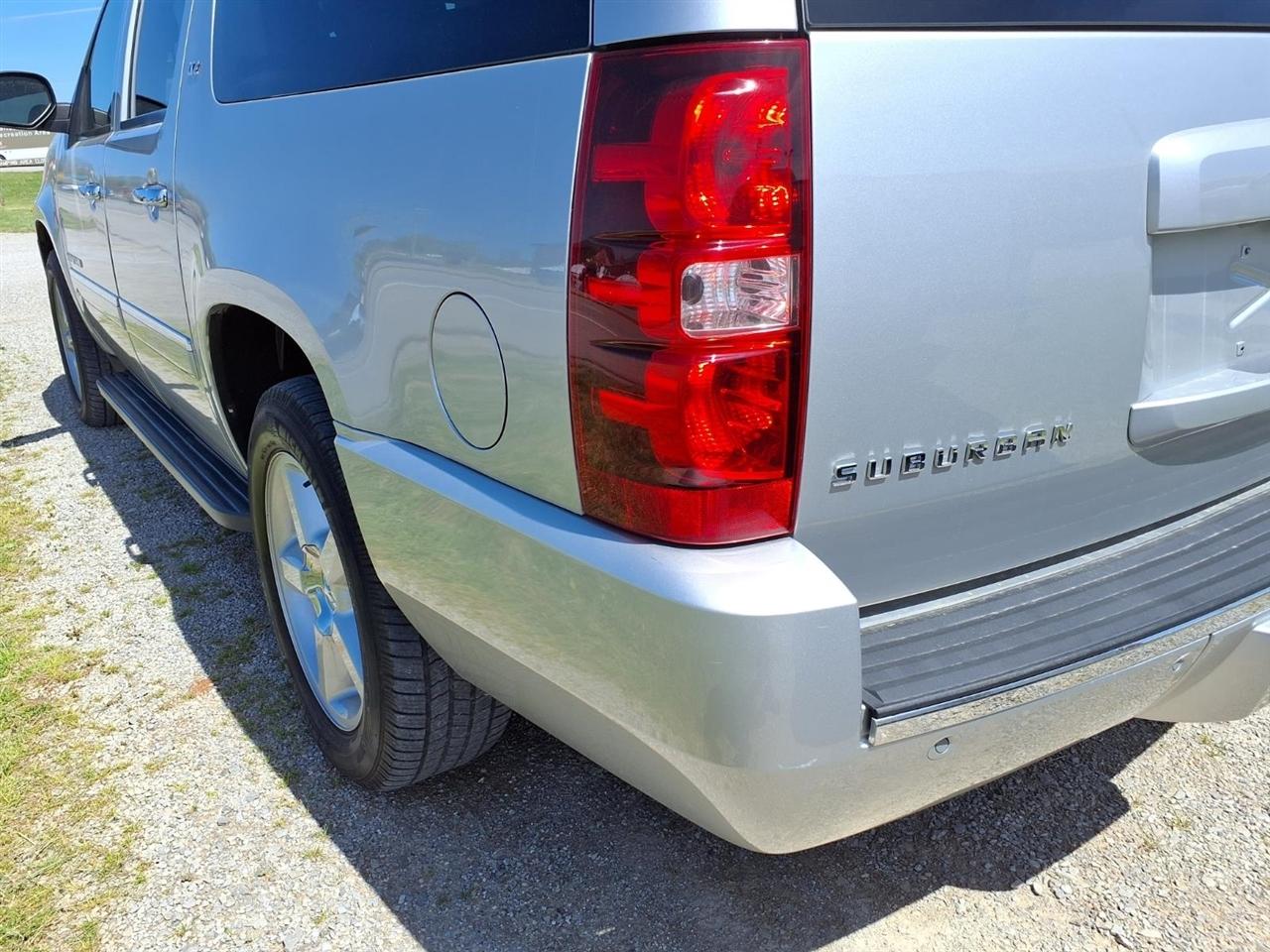 Chevrolet Suburban 4WD 4dr 1500 LTZ 2011