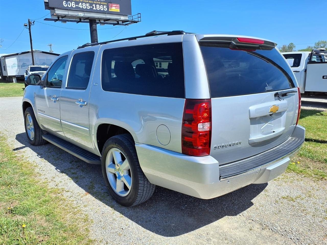 Chevrolet Suburban 4WD 4dr 1500 LTZ 2011