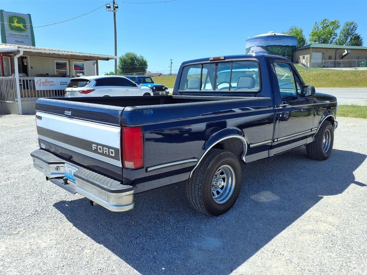 Ford F-150 Reg Cab 116.8" WB 1995