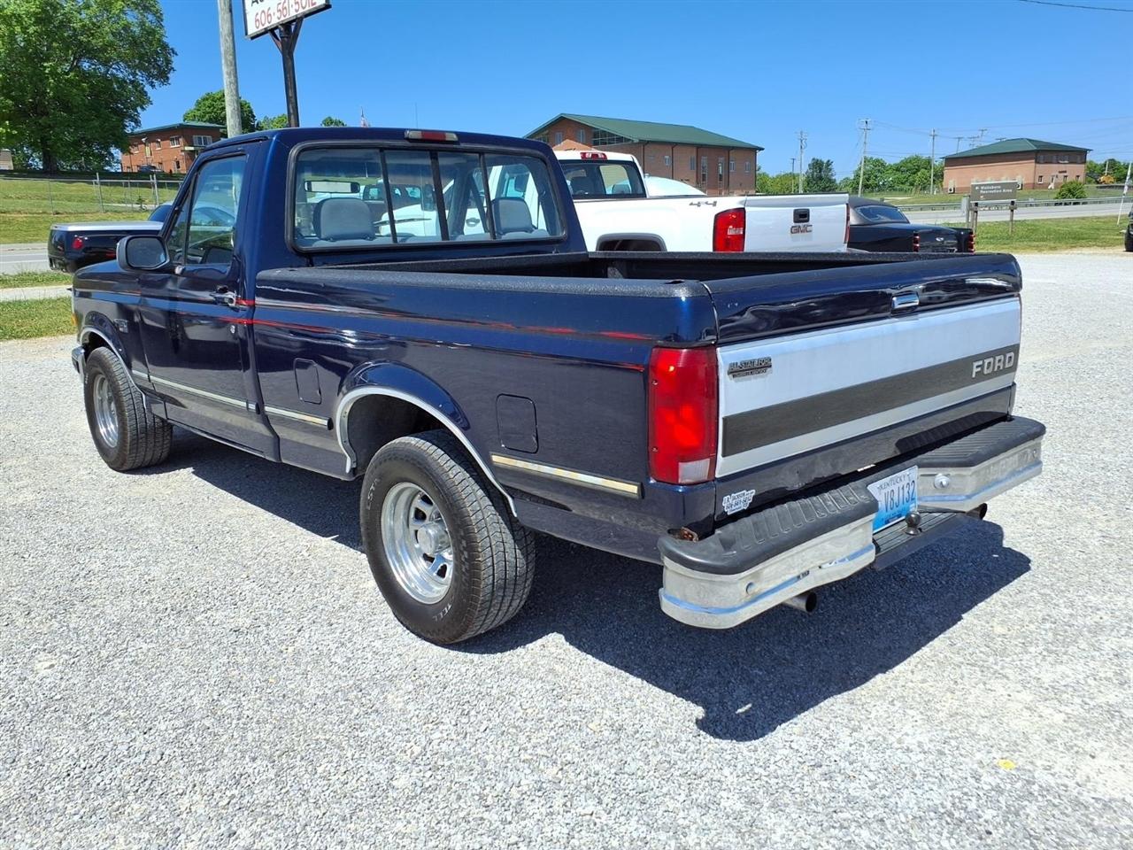 Ford F-150 Reg Cab 116.8" WB 1995