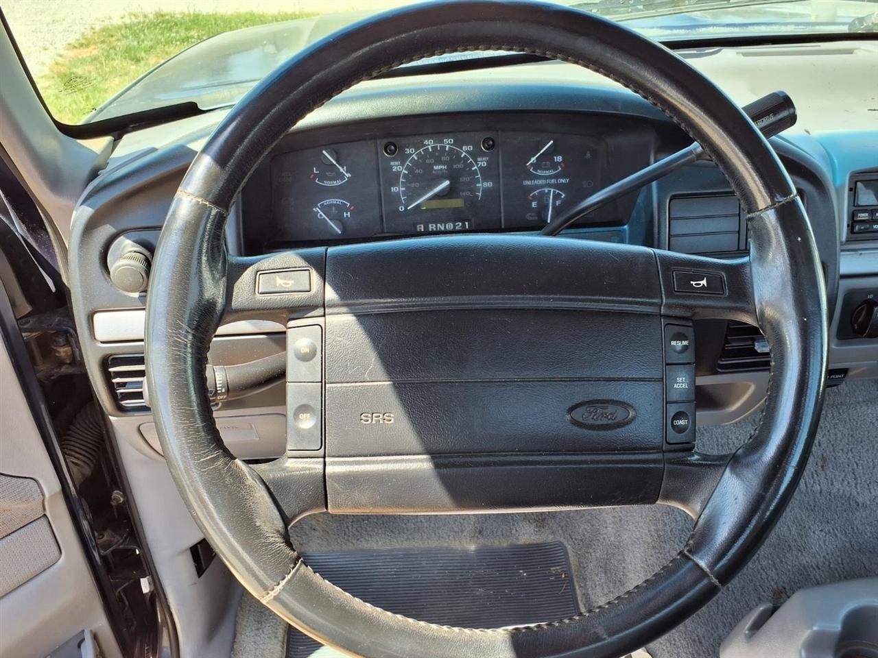 Ford F-150 Reg Cab 116.8" WB 1995