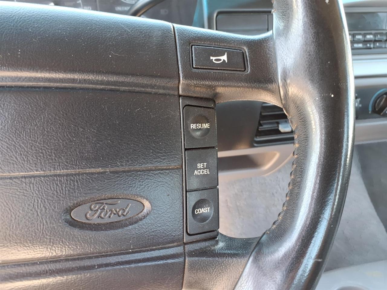 Ford F-150 Reg Cab 116.8" WB 1995
