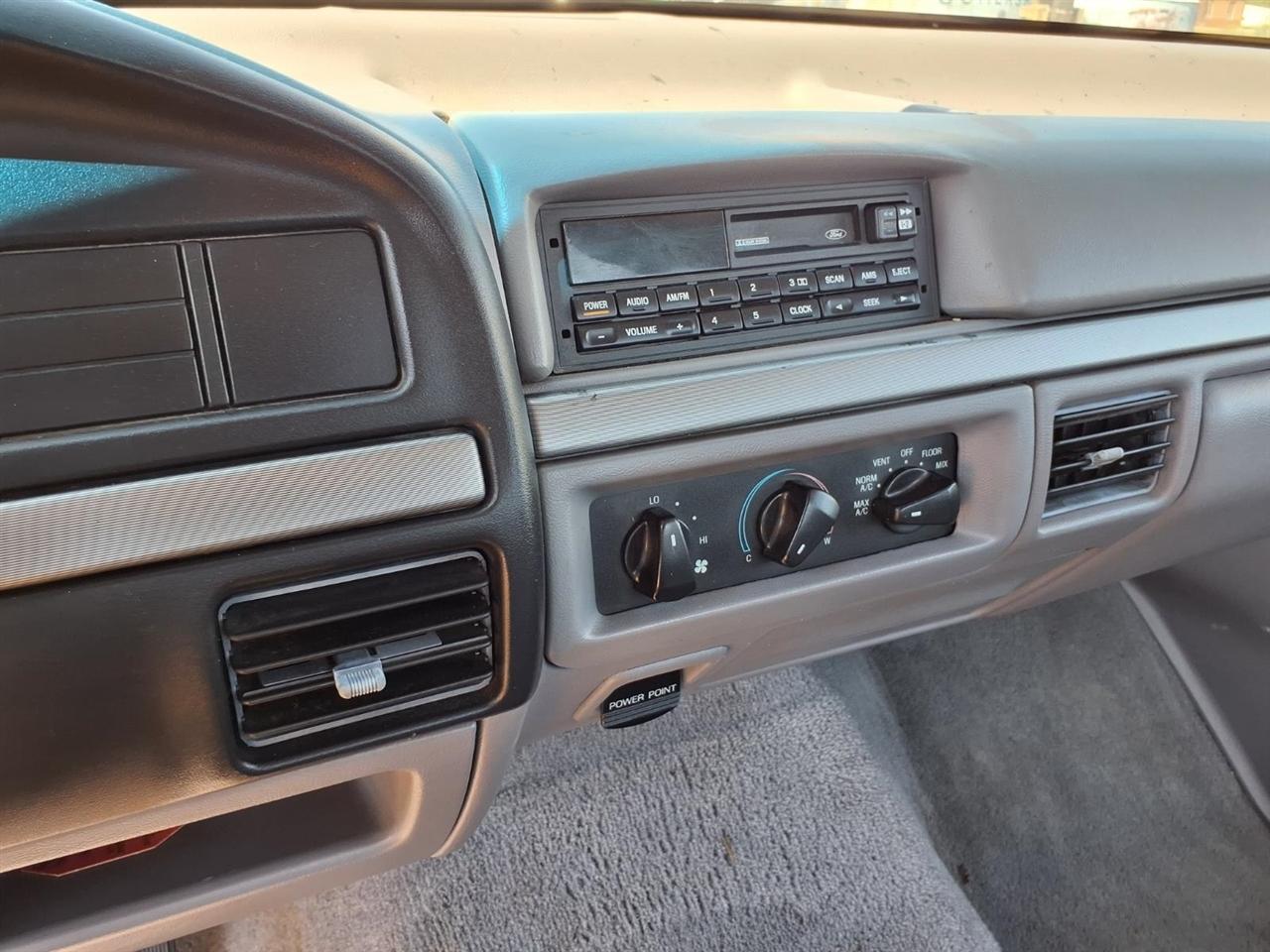Ford F-150 Reg Cab 116.8" WB 1995
