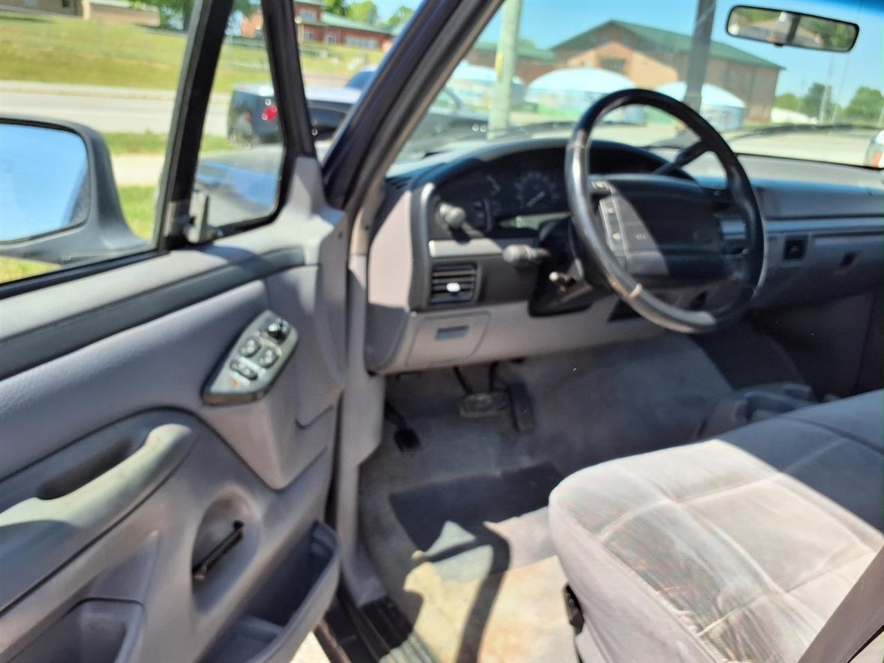 Ford F-150 Reg Cab 116.8" WB 1995