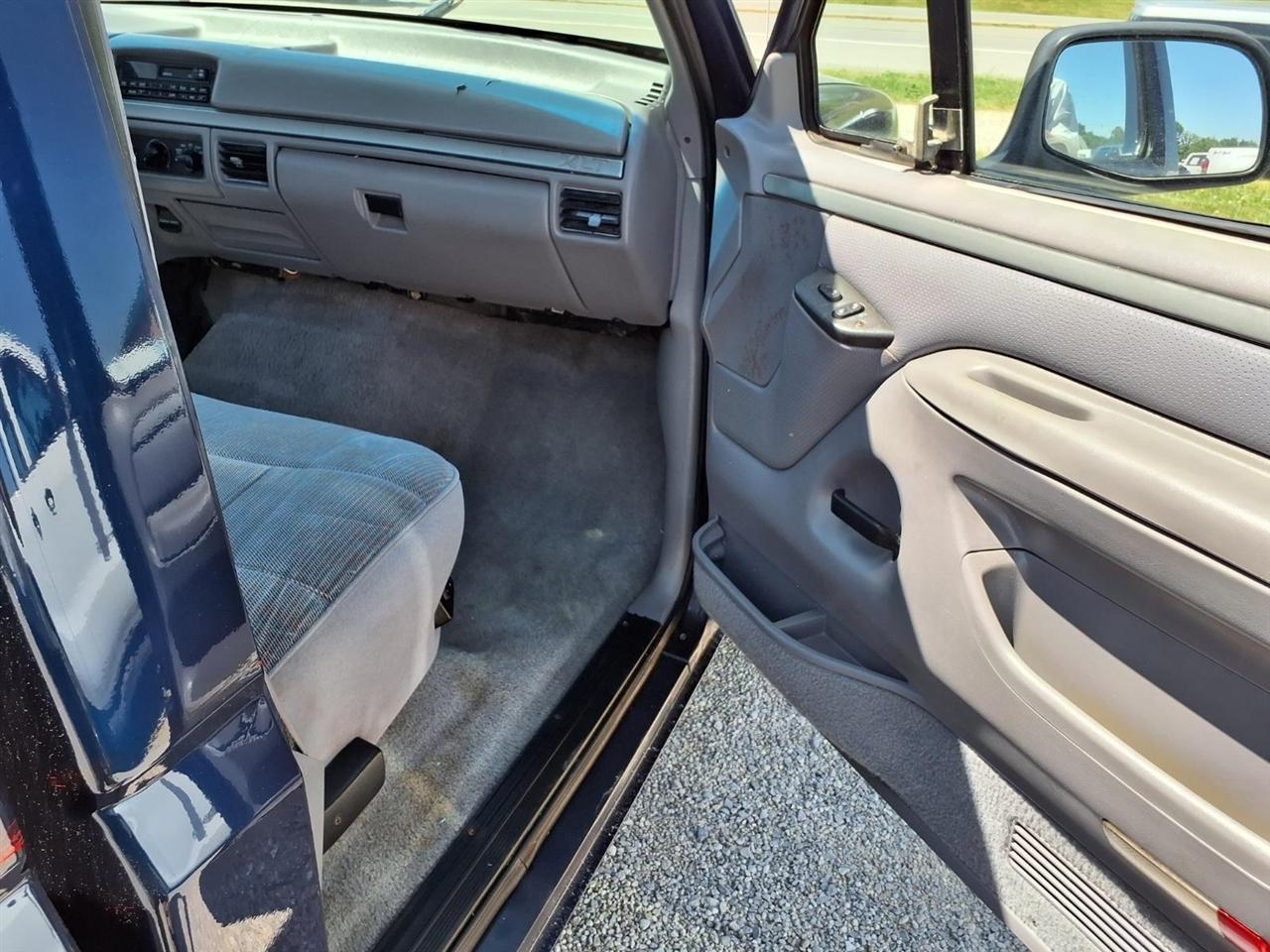 Ford F-150 Reg Cab 116.8" WB 1995