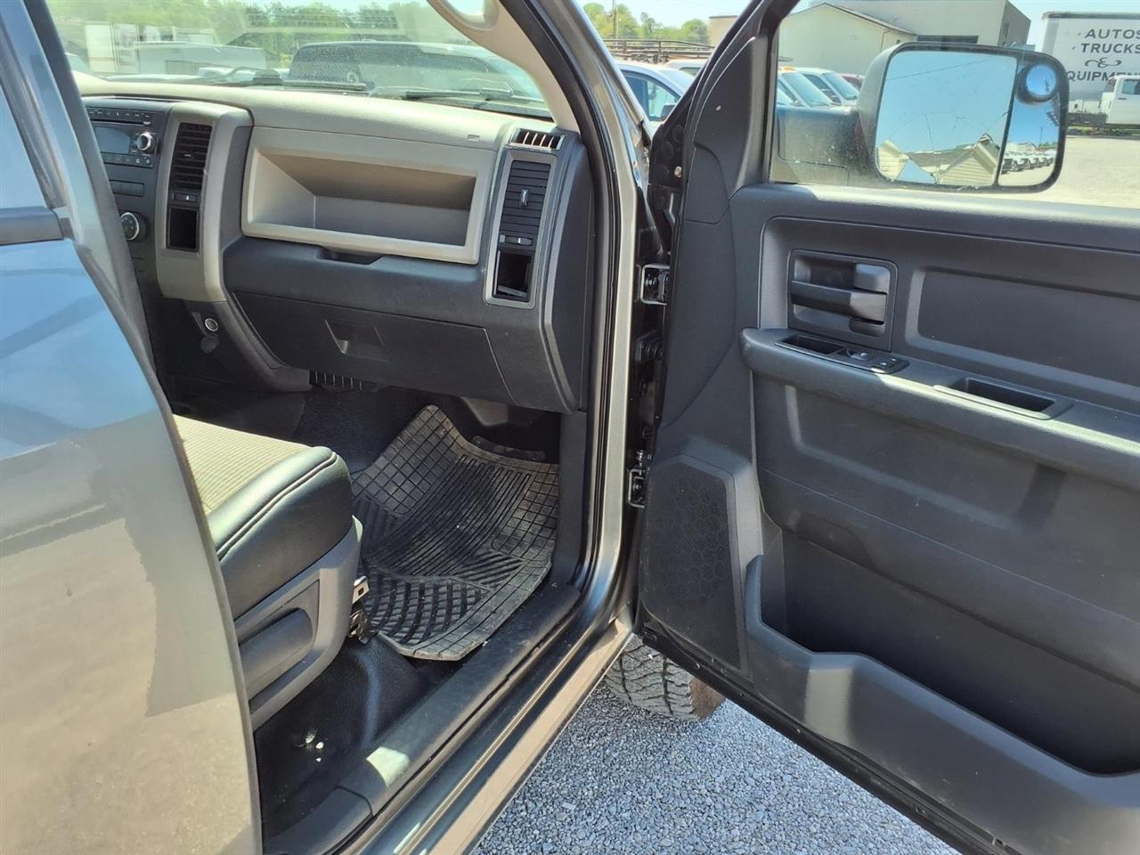 RAM 3500 4WD Crew Cab 169" ST 2011