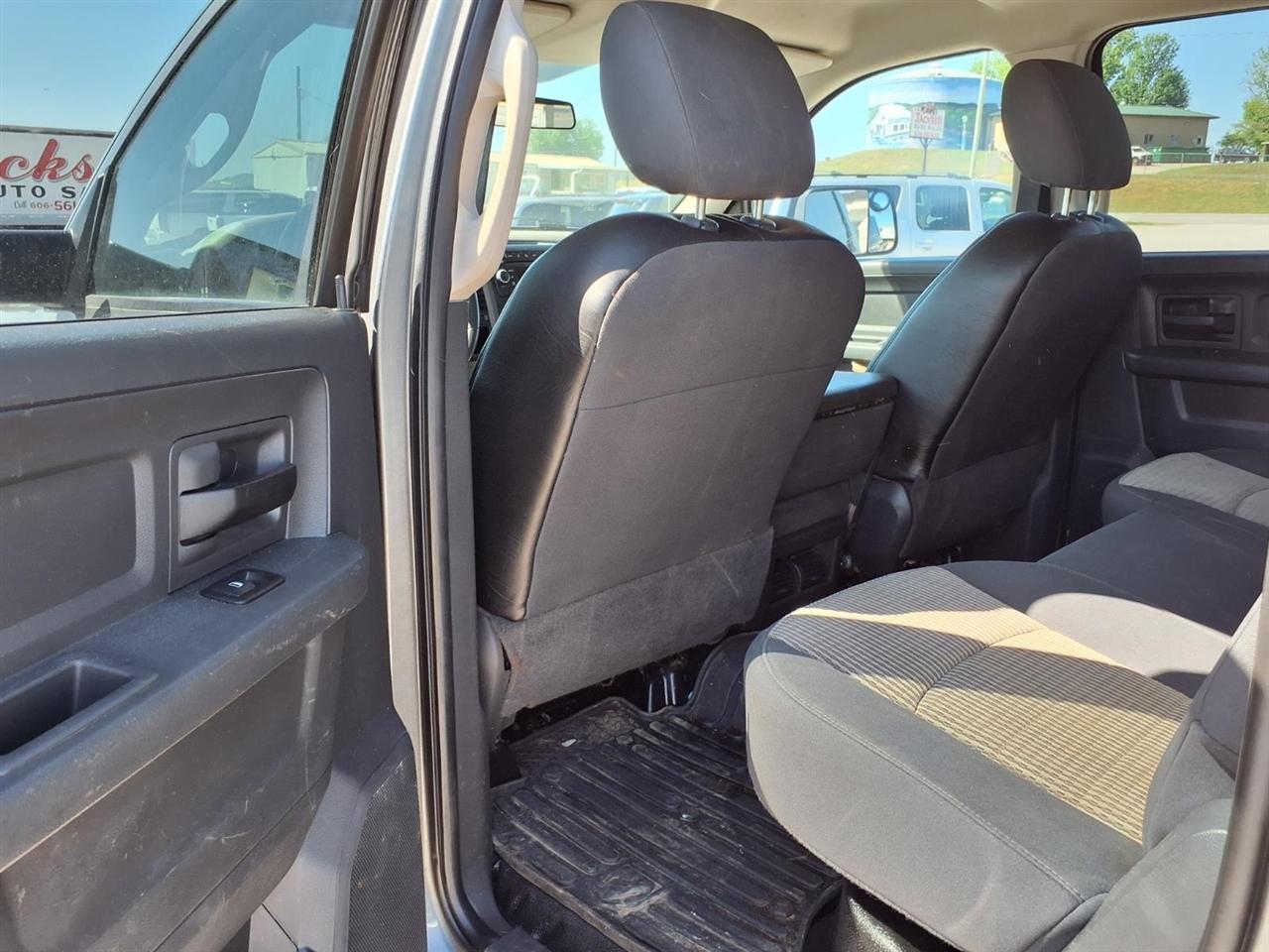 RAM 3500 4WD Crew Cab 169" ST 2011