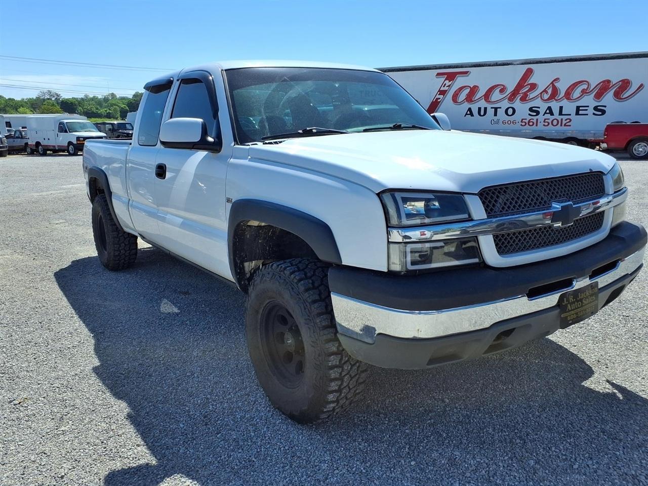 Chevrolet Silverado 1500 Ext Cab 143.5" WB 4WD LS 2004