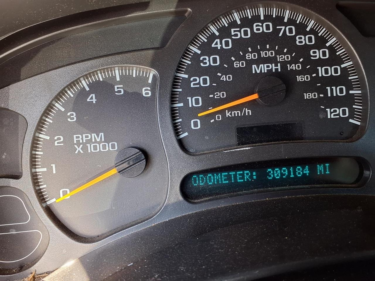 Chevrolet Silverado 1500 Ext Cab 143.5" WB 4WD LS 2004