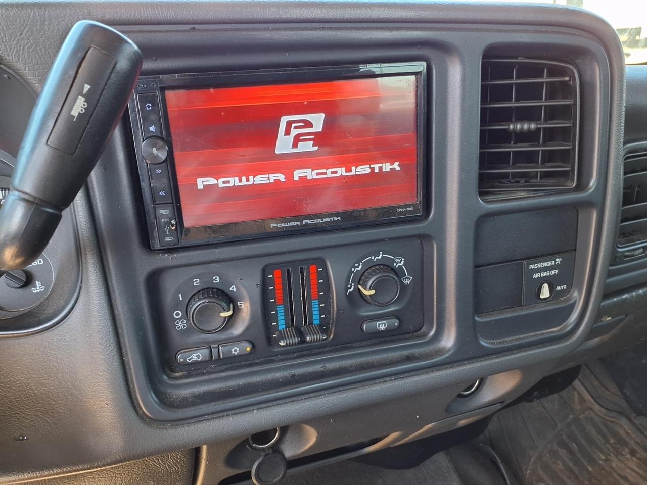 Chevrolet Silverado 1500 Ext Cab 143.5" WB 4WD LS 2004