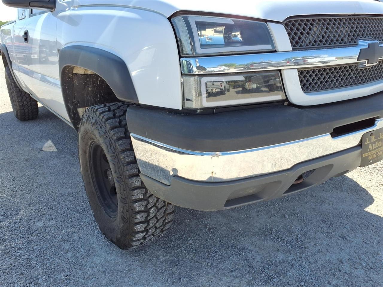 Chevrolet Silverado 1500 Ext Cab 143.5" WB 4WD LS 2004