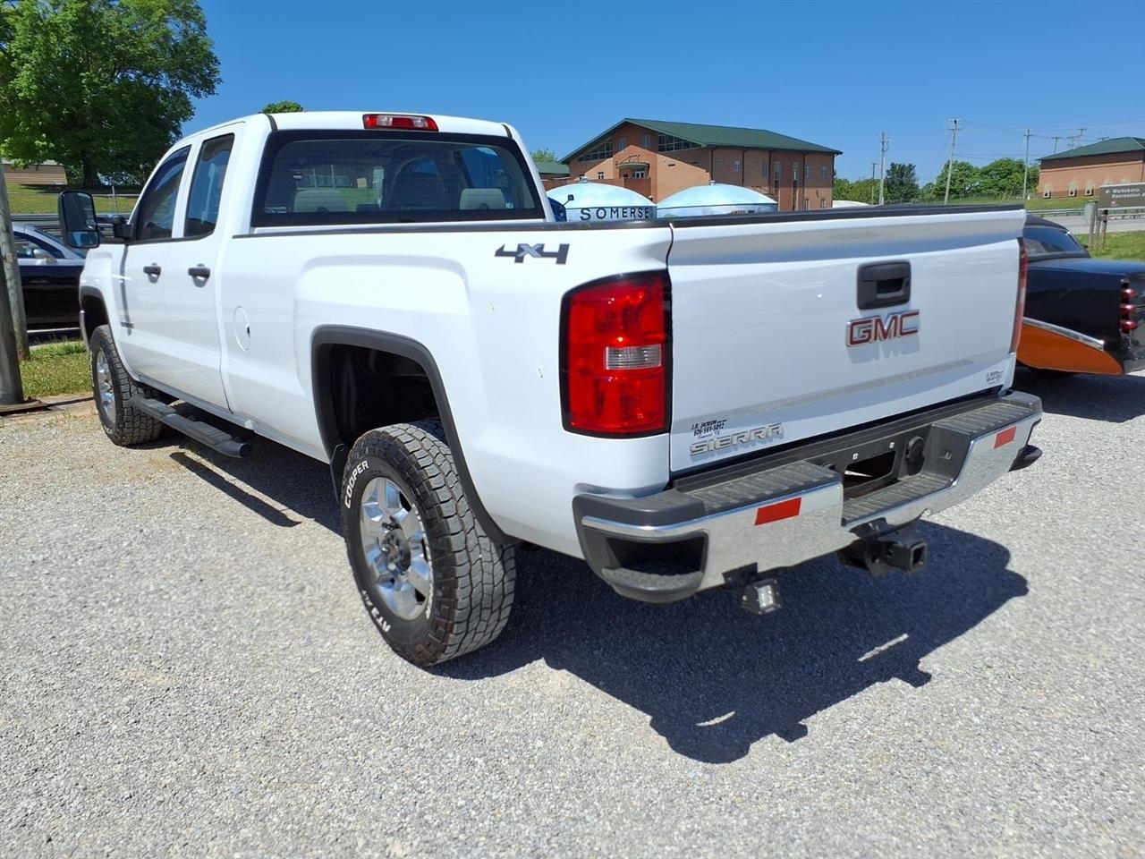 GMC Sierra 2500HD 4WD Double Cab 158.1" 2015