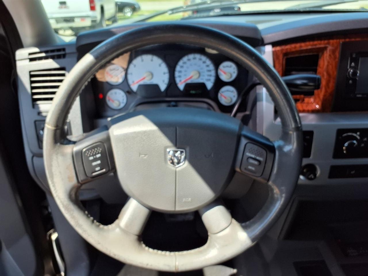 Dodge Ram 2500 4dr Mega Cab 160.5" WB 4WD Laramie 2006