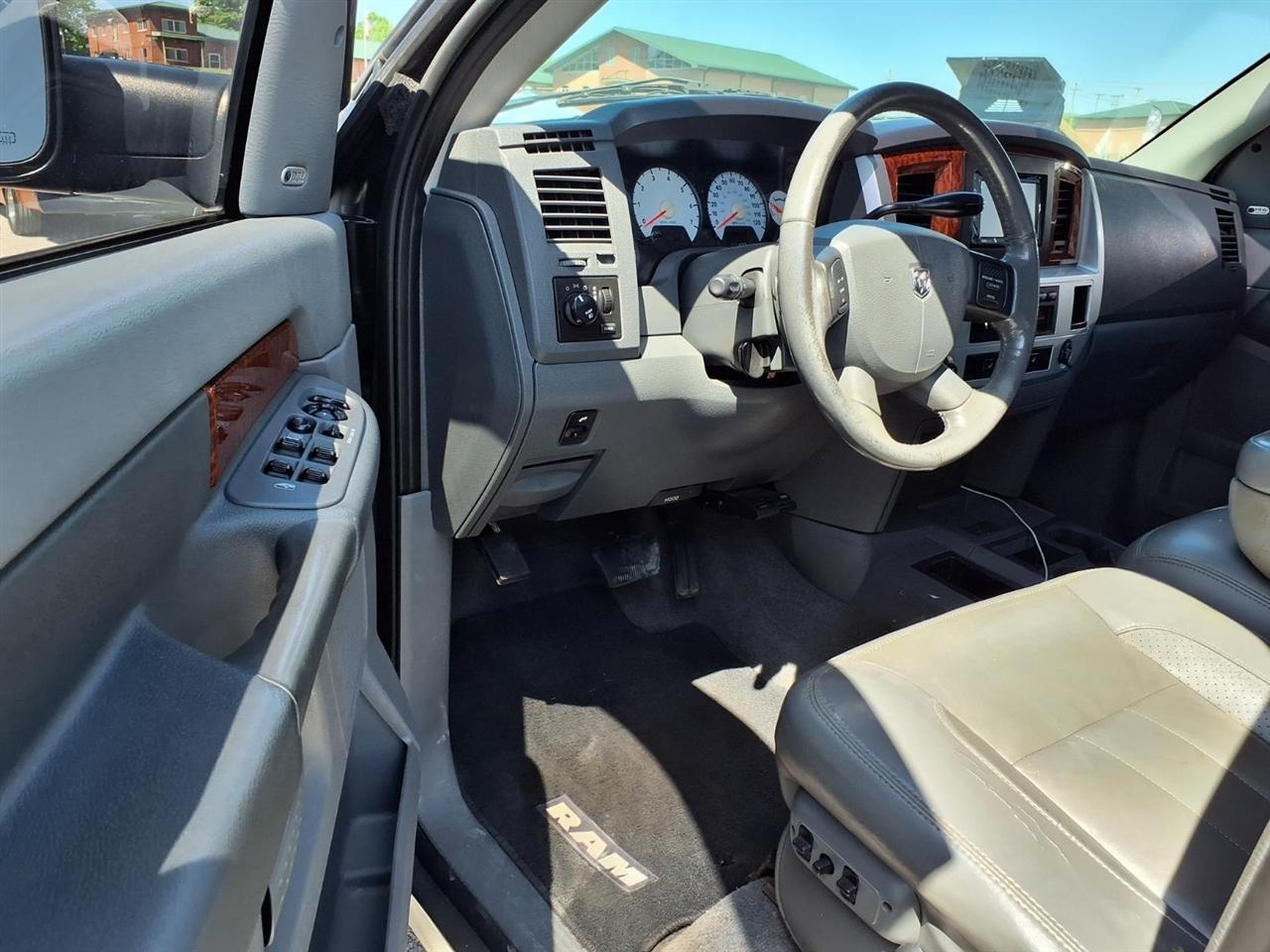 Dodge Ram 2500 4dr Mega Cab 160.5" WB 4WD Laramie 2006