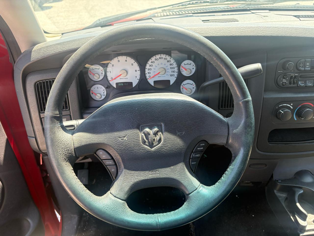 Dodge Ram 1500 4dr Quad Cab 140" WB 2002
