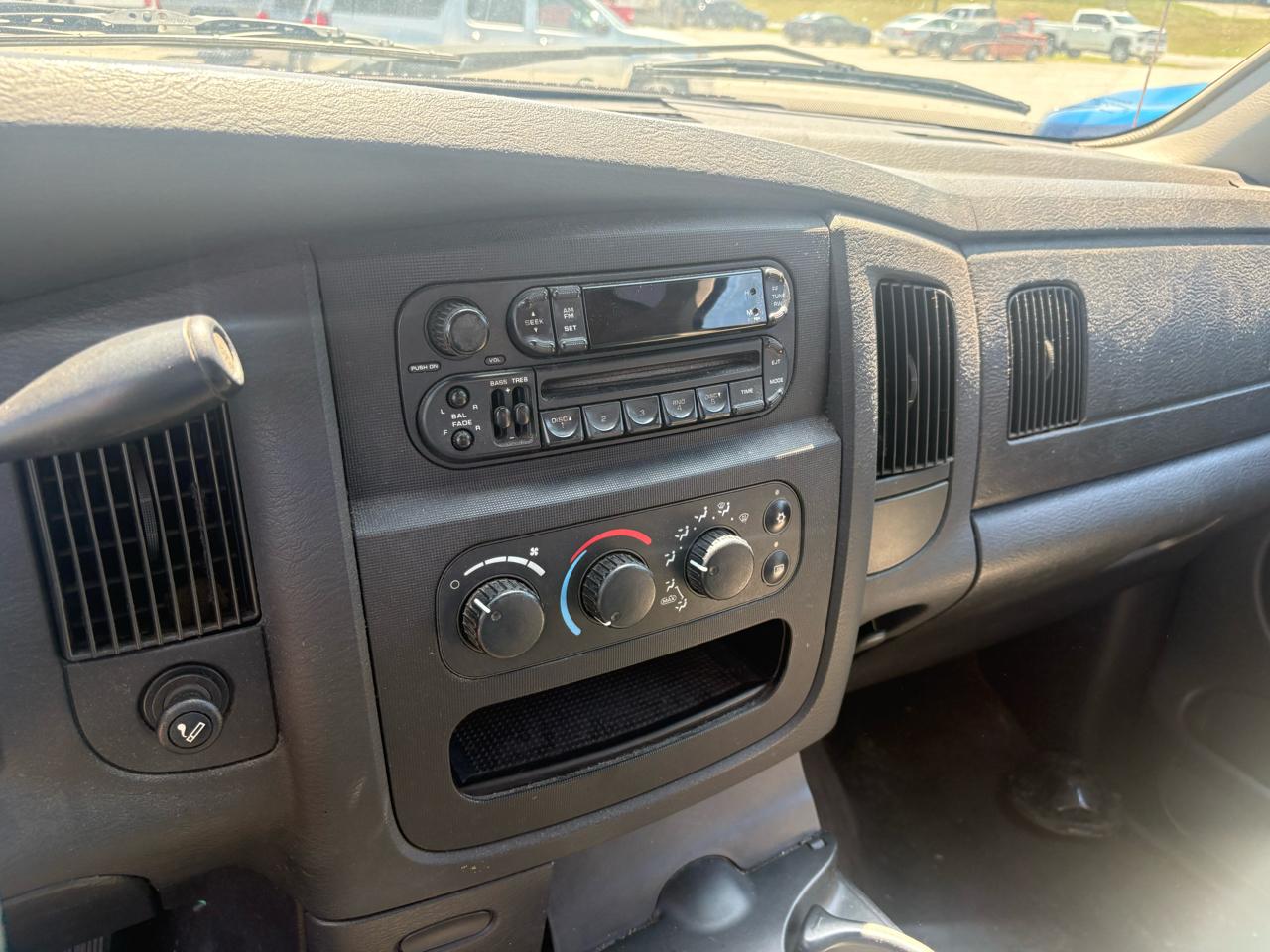 Dodge Ram 1500 4dr Quad Cab 140" WB 2002
