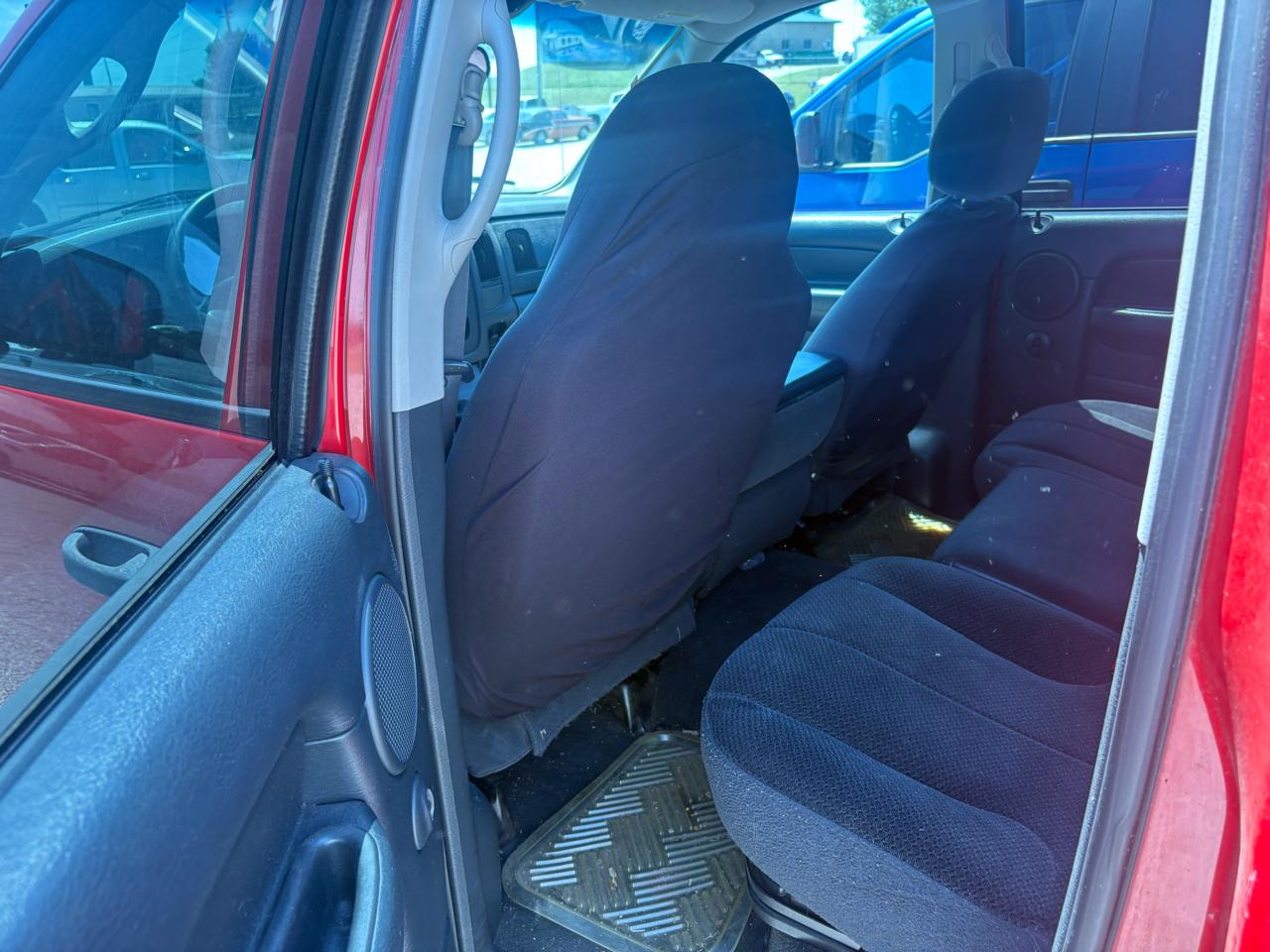 Dodge Ram 1500 4dr Quad Cab 140" WB 2002