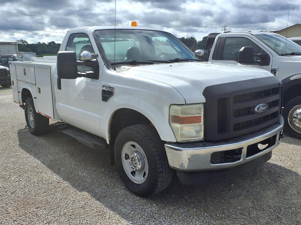 Ford Super Duty F-350 SRW 4WD Reg Cab 137" XLT 2010