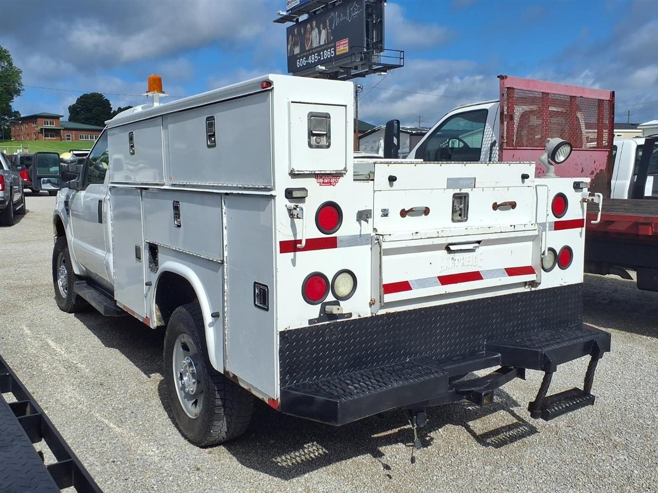 Ford Super Duty F-350 SRW 4WD Reg Cab 137" XLT 2010