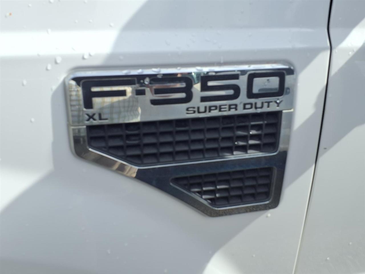 Ford Super Duty F-350 SRW 4WD Reg Cab 137" XLT 2010