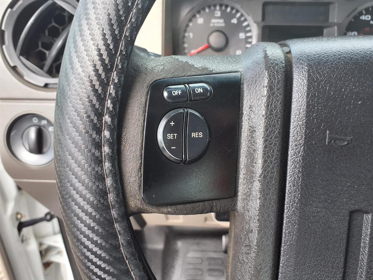 Ford Super Duty F-350 SRW 4WD Reg Cab 137" XLT 2010