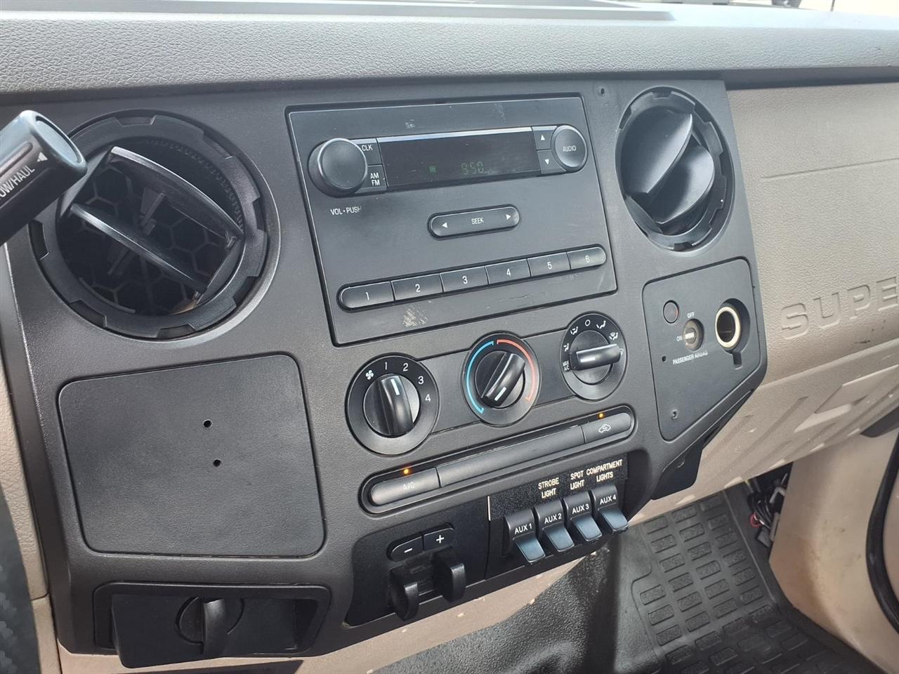 Ford Super Duty F-350 SRW 4WD Reg Cab 137" XLT 2010