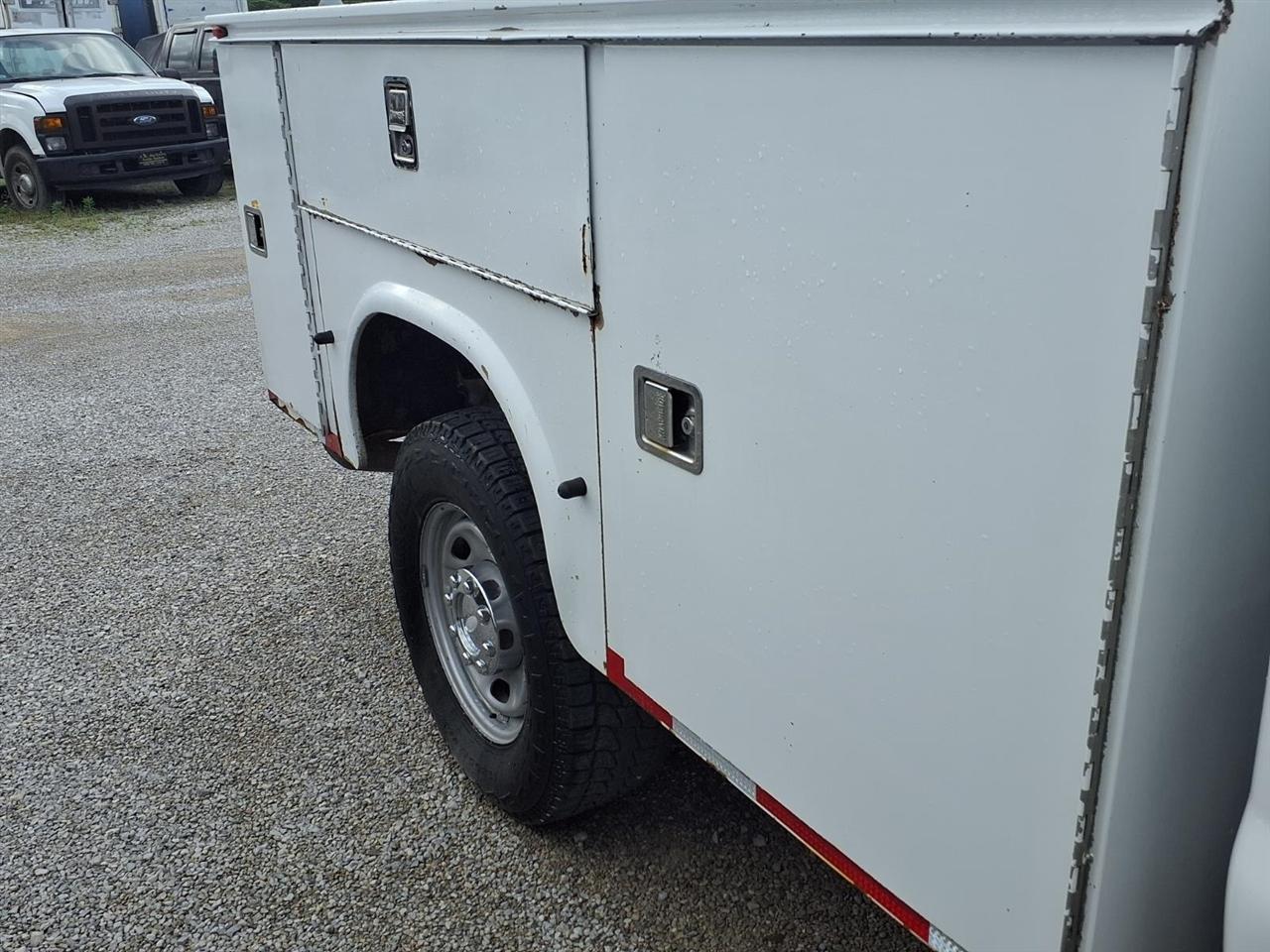 Ford Super Duty F-350 SRW 4WD Reg Cab 137" XLT 2010