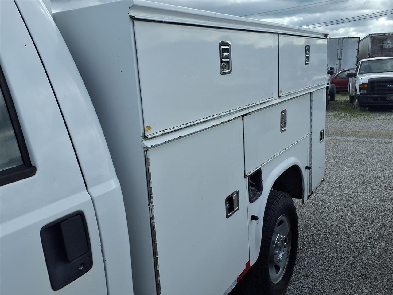 Ford Super Duty F-350 SRW 4WD Reg Cab 137" XLT 2010