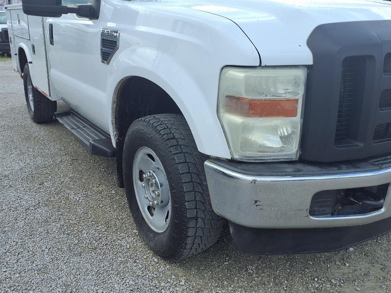 Ford Super Duty F-350 SRW 4WD Reg Cab 137" XLT 2010
