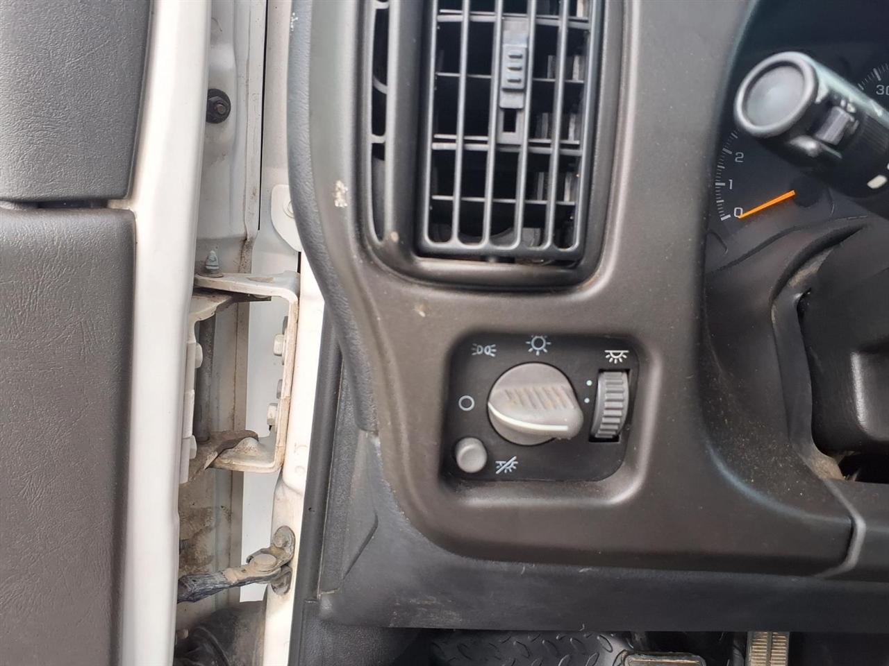 Chevrolet CC5500 Regular Cab 2WD 2005