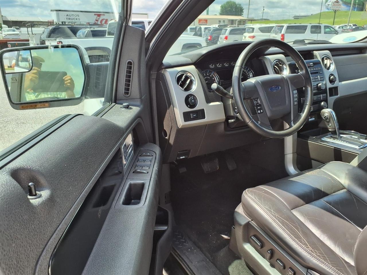 Ford F-150 4WD SuperCrew 145" Platinum 2011
