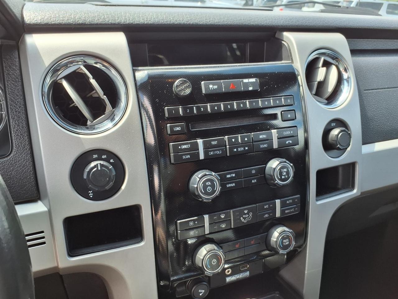 Ford F-150 4WD SuperCrew 145" Platinum 2011