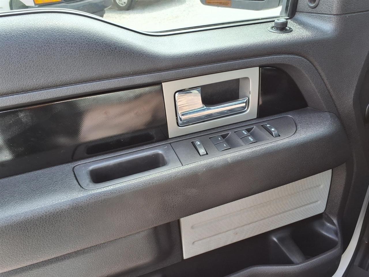 Ford F-150 4WD SuperCrew 145" Platinum 2011