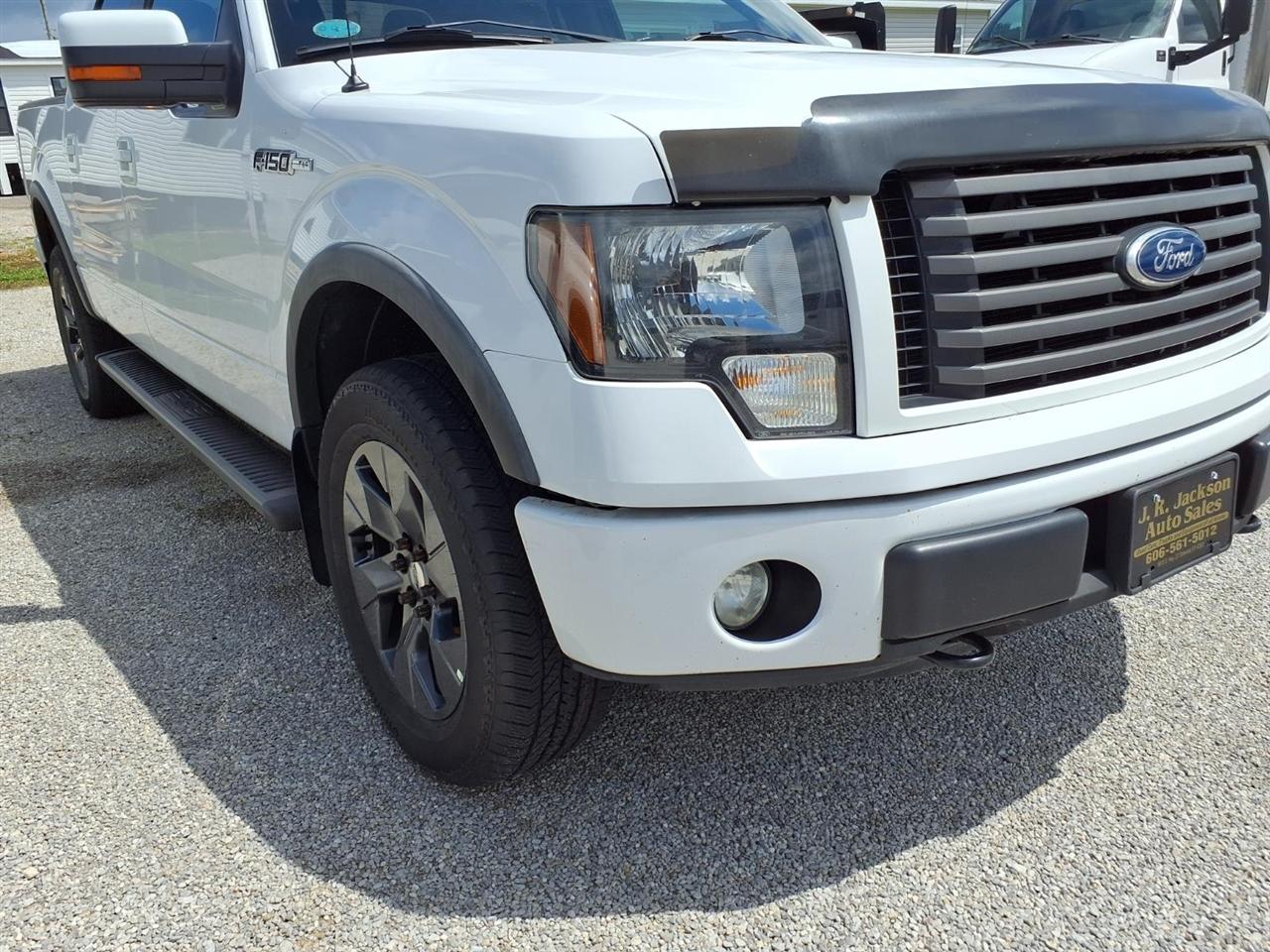 Ford F-150 4WD SuperCrew 145" Platinum 2011