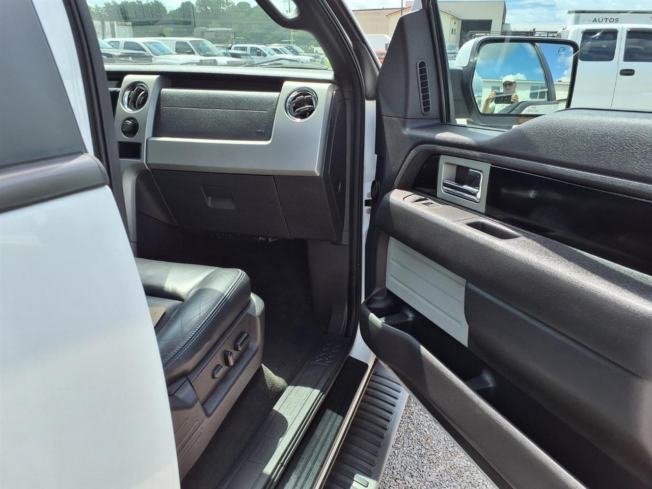 Ford F-150 4WD SuperCrew 145" Platinum 2011
