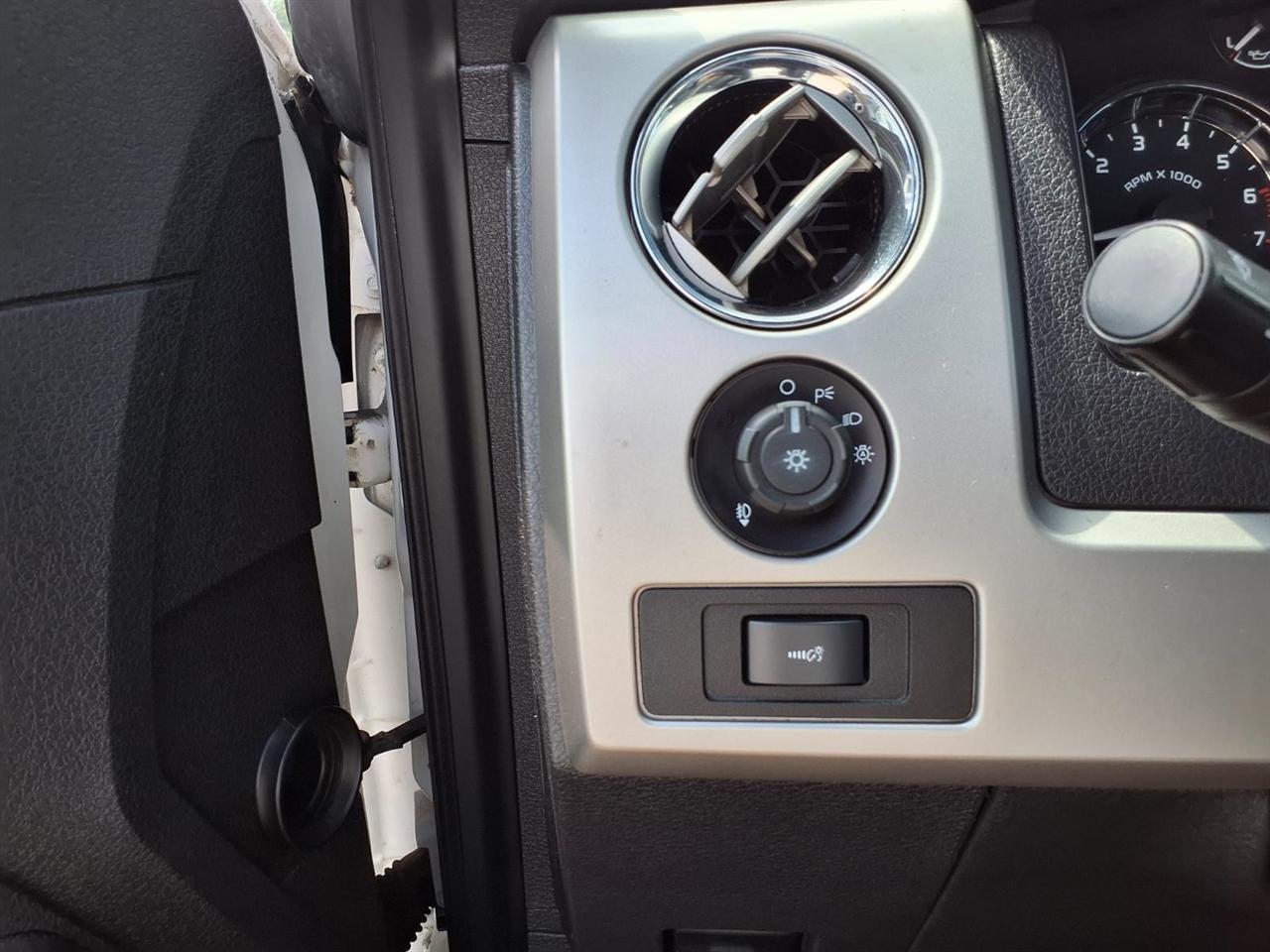 Ford F-150 4WD SuperCrew 145" Platinum 2011